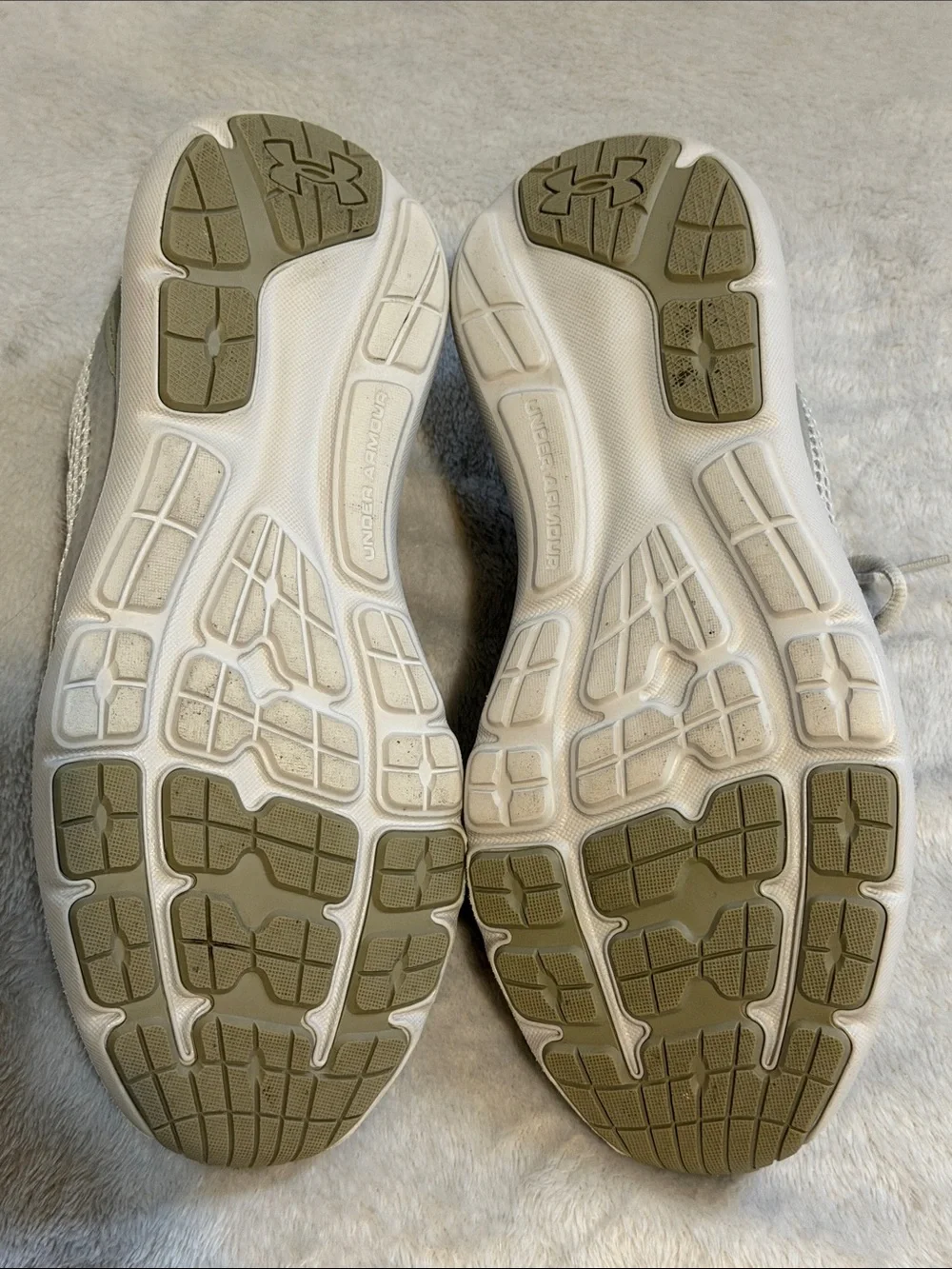 Under Armour woman’s Surge Running Sneakers — Light gray